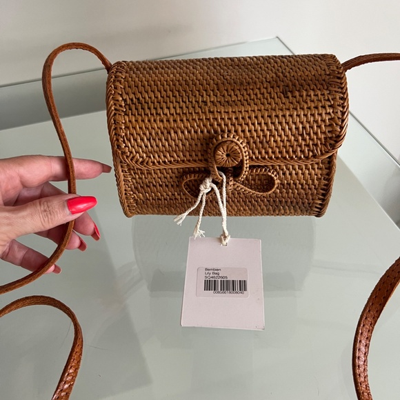 BEMBIEN Woven Rattan Lily Crossbody Bag - Picture 7 of 10